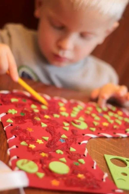 Add glitter to make a sparkly Christmas stocking craft! Add glitter to make a sparkly Christmas stocking craft!